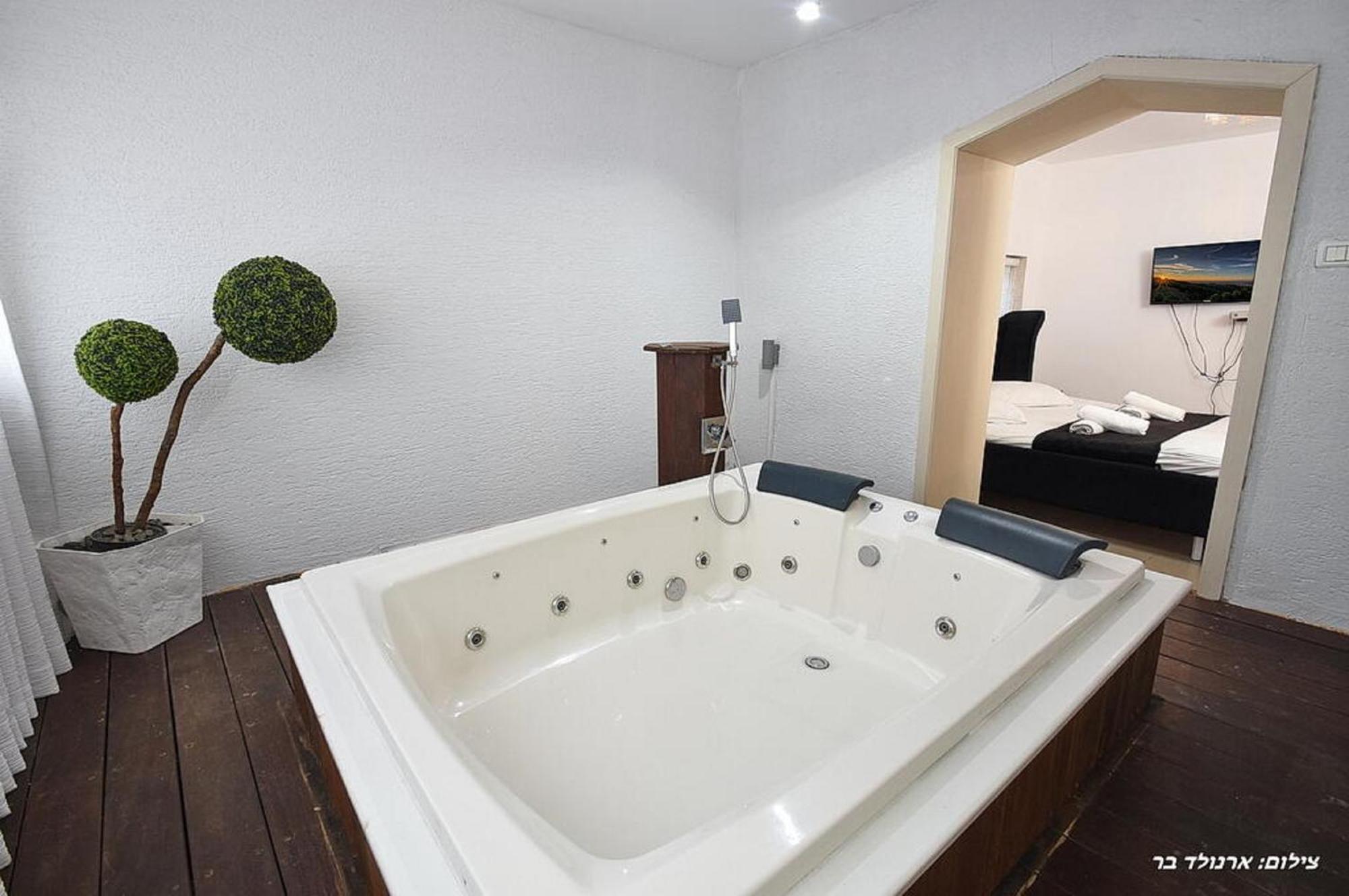 אוטופיה בצפון - מתחם אירוח מפואר Hotell Shahar Exteriör bild